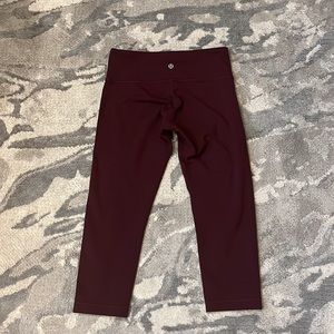 Lululemon athletica maroon burgendy wine Capri leggings size 6